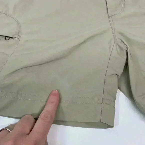 Marmot Khaki shorts size 4 button and drawstring on the inside - Picture 4 of 9